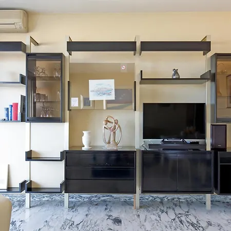 Gabriel Yourhosthelper Apartment